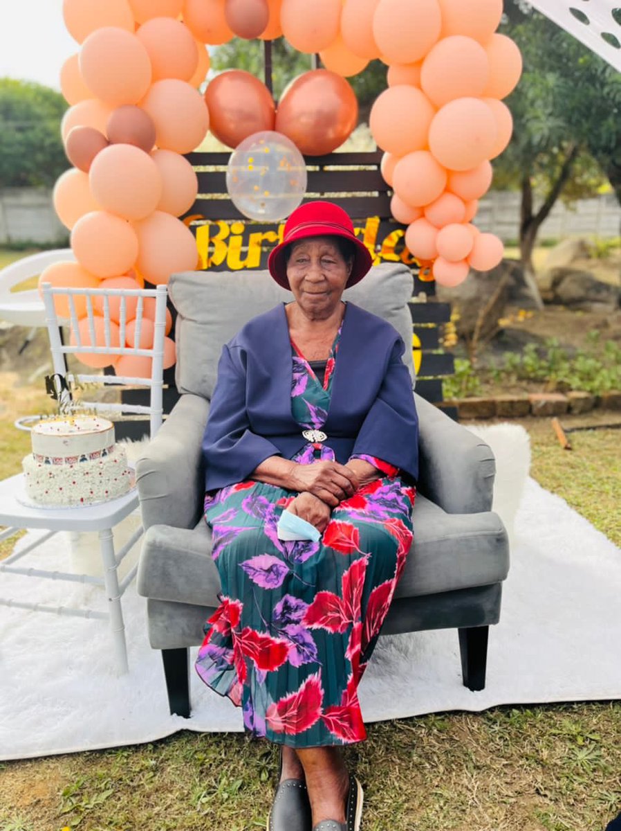 EidenDad's tweet image. My Gogo turned 100 today. 
Her first born is 76
Her first grand child is 52
Her first great grand child is 28
Her first great great grand child is 2