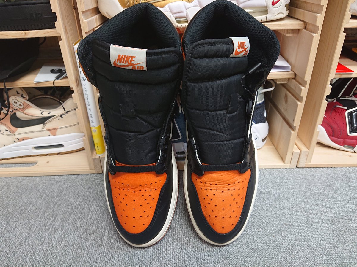 m8ZjxYAQsR84SX2's tweet photo. #青森のスニカス
#asicsa
講習会が終わって自宅に戻ると✨
スニダンの箱が‼️
🤩🤩🤩
博徒さんのせいで買うことが出来ました😆
皆さんありがとうございました🙏
#AirJordan1
#ShatteredBackboard https://t.co/ah2VoVBkca
