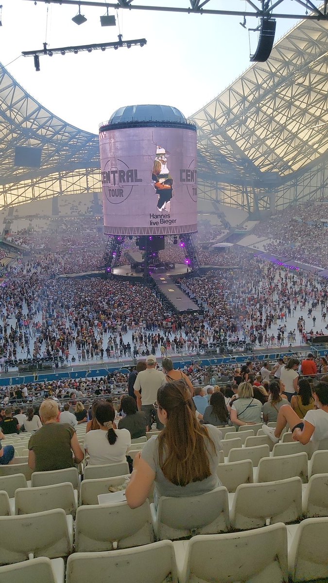 janeczkoS's tweet photo. Putain ca dechire cette scène #CentralTour https://t.co/6P5ZrU1kvK