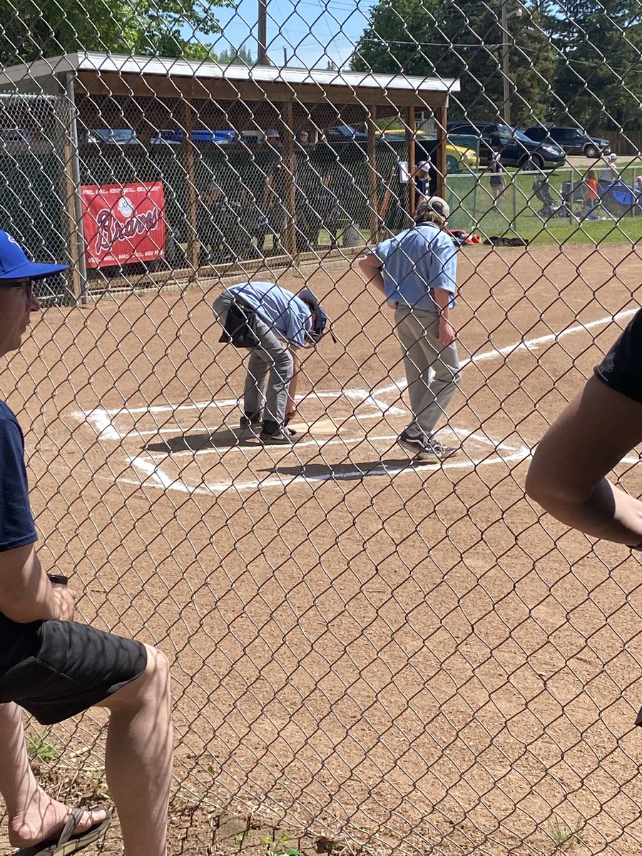 Two kids no older than 13 umpiring a 9u game.

Parents being nothing but positive.

I shouldn’t be in awe but this is more than refreshing.

#aboutthekids