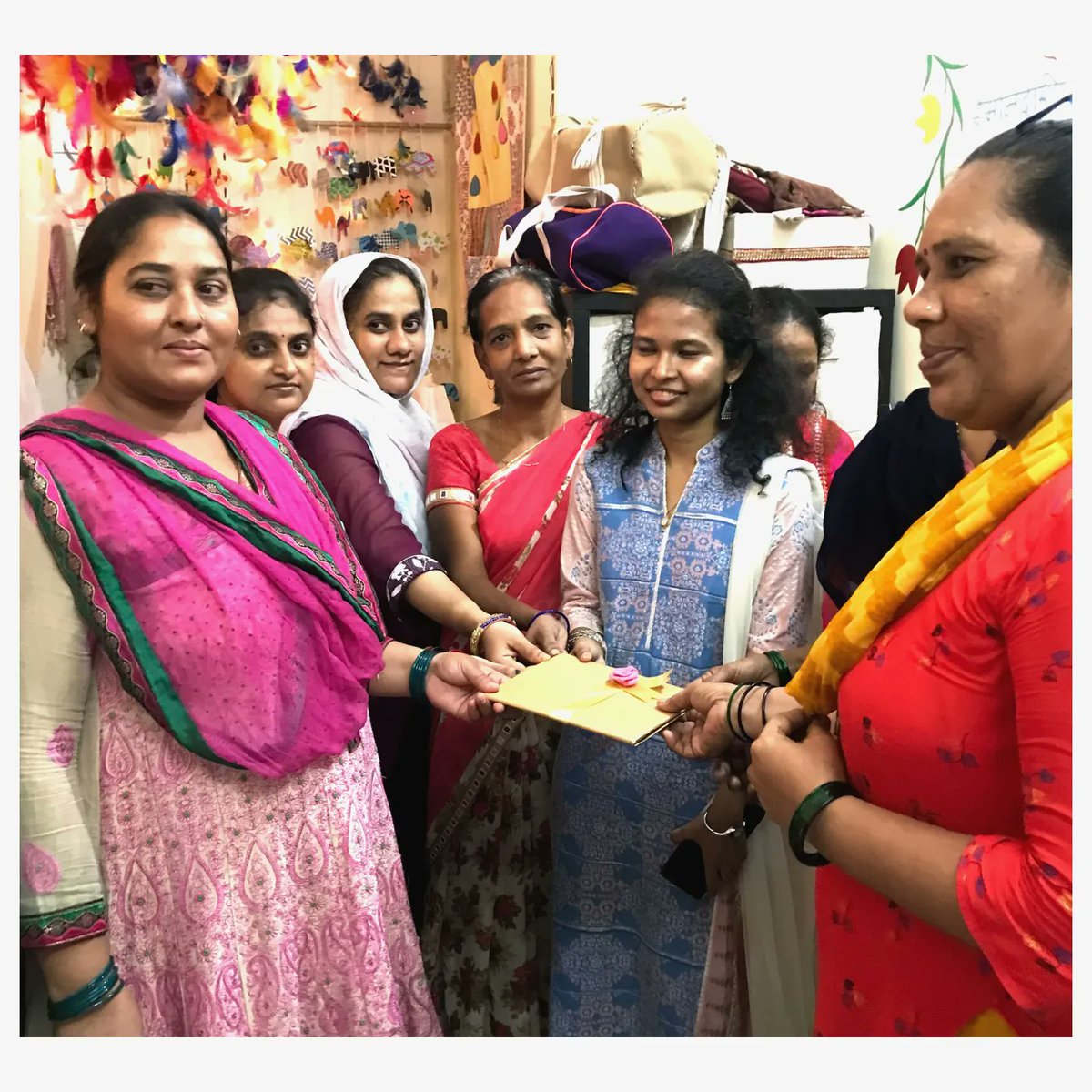 AfterTaste2012's tweet image. #noageforlearning #collaboration #publicspeaking #togetherwecan 
#artisansofaftertaste #recognition 
(5/5)