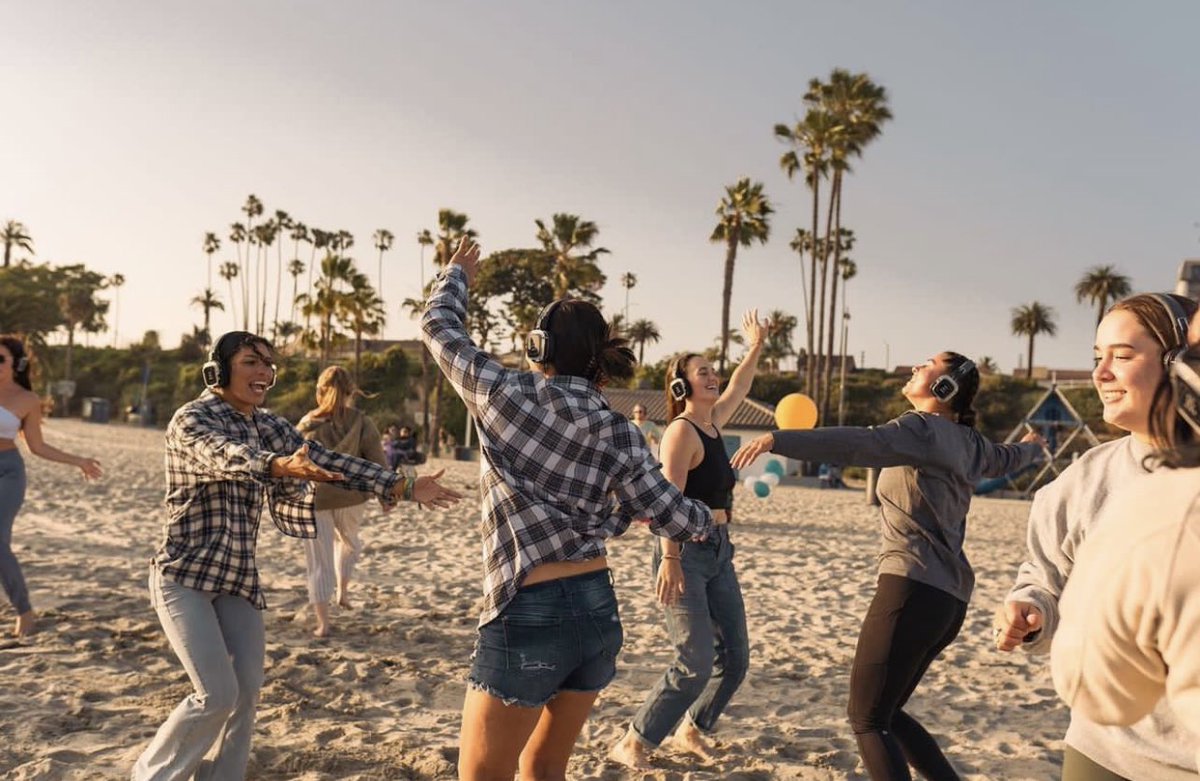 SoWeAre_SD's tweet photo. This Sunday. Tickets in bio #silentdisco #longbeach #beachvibes https://t.co/TMV1vTz5sK