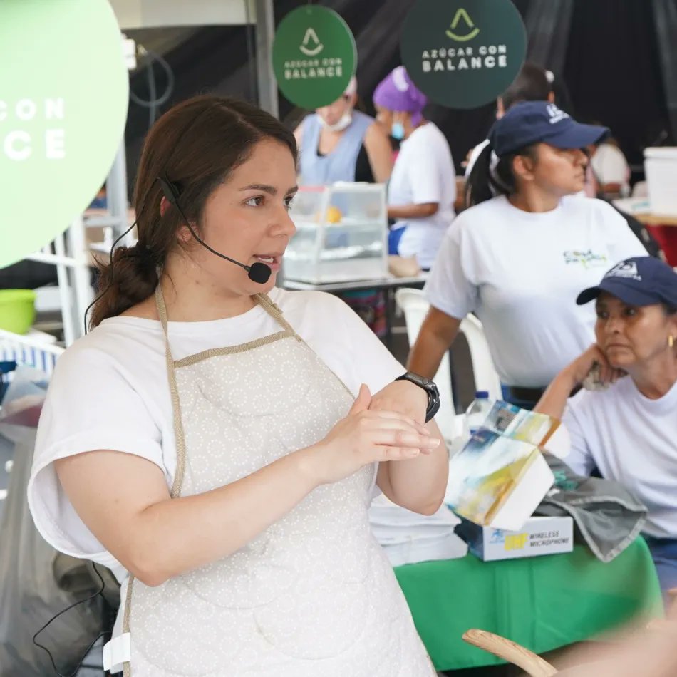 AzucarBalance's tweet photo. #CALI | Estuvimos en la Agroferia y Gran Mercado Campesino del Valle con sesiones de cocina en vivo #conbalance. 

Gracias a todos por participar y por apoyar los emprendedores y campesinos de este evento. Pronto más cocinas en vivo con balance 💚 https://t.co/jOUmxTgazA