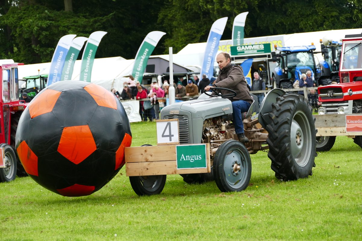 colliefullife's tweet photo. Tractors playing football at the #AngusShow ๐
#VisitAngus https://t.co/gPkWnqinYB