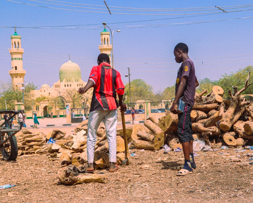 EdesonJnr's tweet photo. The story of every average Nigerian. Daily survival is from hand to mouth
📷Richpixels
#Kano
#madeinthenorth
#streetphotography
#streetlanguage
#documentary https://t.co/2ceahrANPx