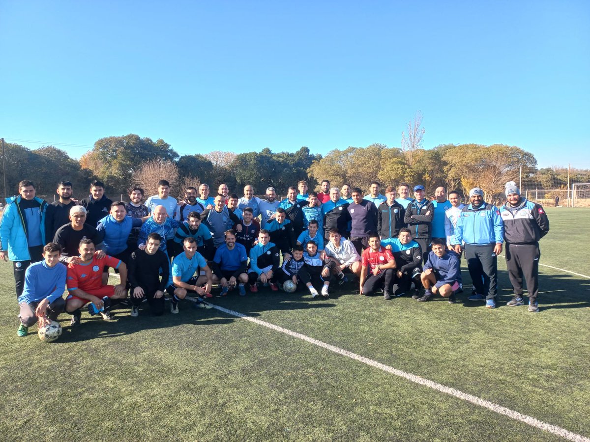 belgranoDP's tweet photo. El #FútbolRecreativo de @Belgrano 🏴☠️ se entrenó en el Predio #ArmandoPerez.
🗓 El 8 de julio el equipo viajará a #SanLuis para jugar una serie de partidos con #clubes de la provincia vecina. https://t.co/lp3rnWaIPA