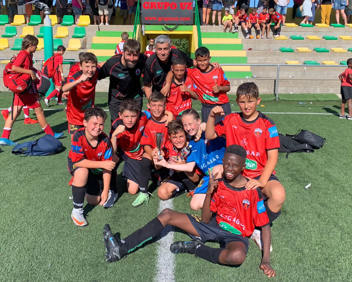 fbmontcada's tweet photo. 🥈 El Alevín "E", dirigido por Javier y Juan, ha quedado 2º en el Torneo de @olimpicanfatjo . 

@olimpicanfatjo 3-1 @fbmontcada
@TerrassaNat 0-3 FBM
@AtleticJuniorFC 1-1 FBM 

#orgullodeMontcada https://t.co/DRo8212DD1