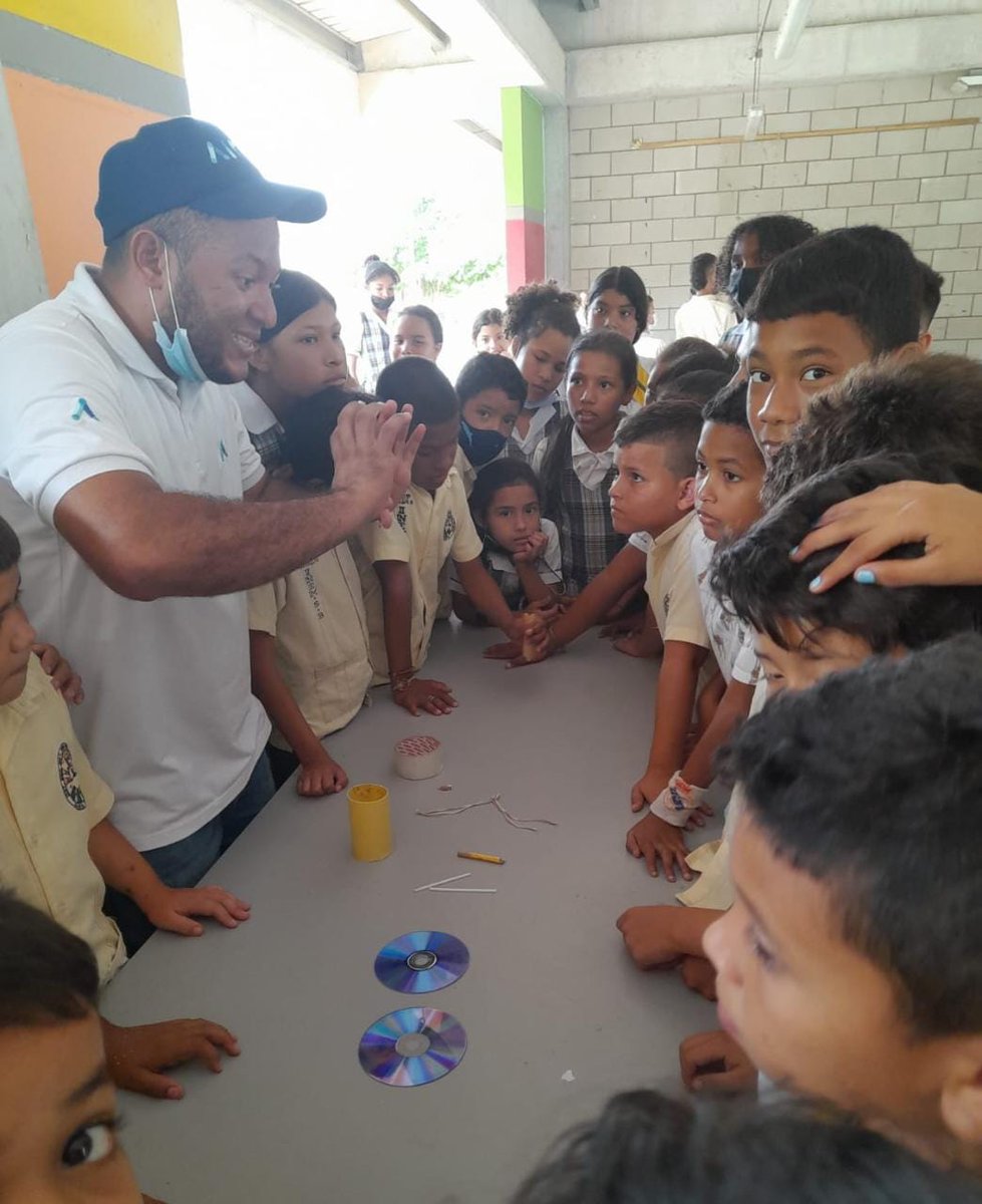 Aire_Energia's tweet photo. #ValorSocial en #Magdalena🌀#ENNOVASCOOL es nuestra estrategia pedagógica y de investigación, que hecha concurso se toma colegios del Magdalena⚡Cientos de jóvenes de secundaria en instituciones en #SantaMarta, Ciénaga y Zona Bananera se suman a esta iniciativa 🎉✅ https://t.co/rMW3IX0YPZ