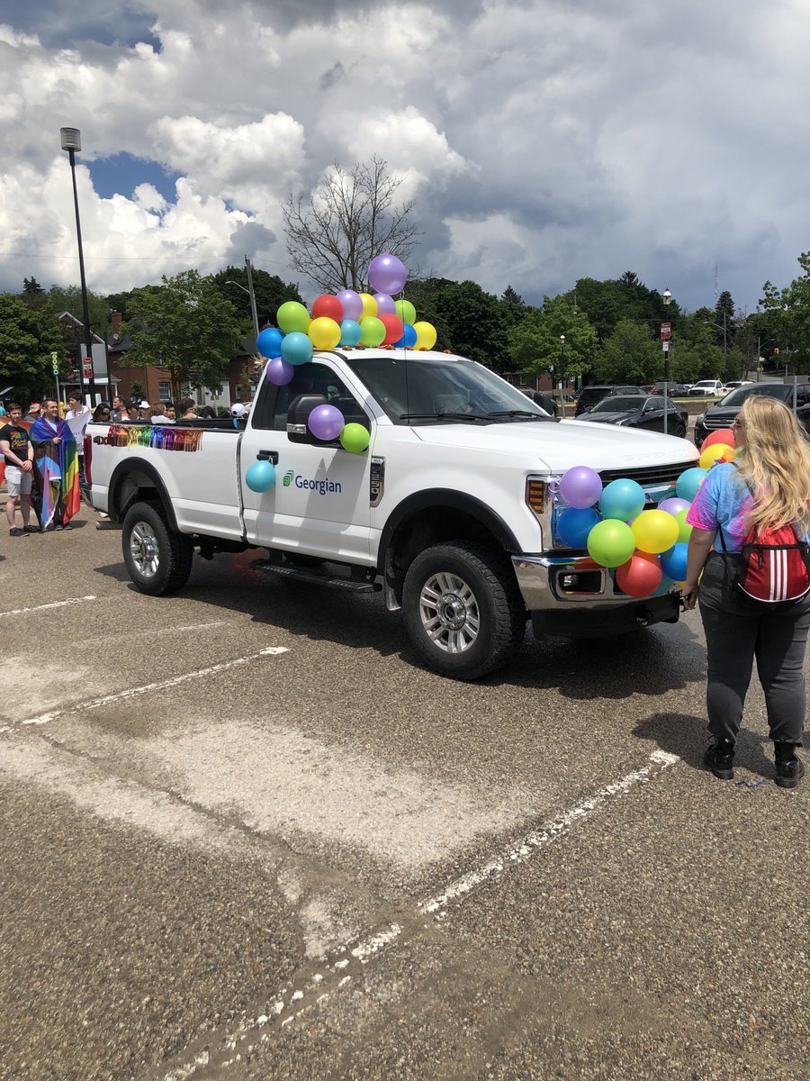 Team Georgian getting ready for the Barrie Pride Parade! ⁦<a href="/georgiancollege/">Georgian College</a>⁩