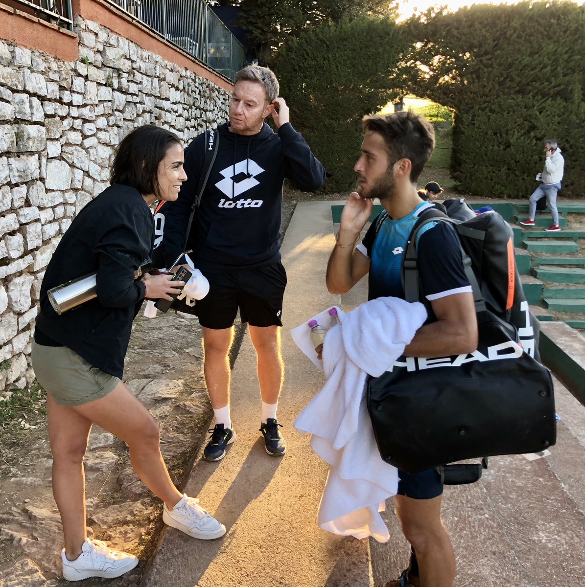 matmosciatti11's tweet photo. Come da copione Tomás Martín #Etcheverry è in finale per il secondo anno consecutivo a Perugia. Al briefing post partita, oltre a coach Miguel #Pastura, partecipa anche l’amica Paulina #Ormaechea 🇦🇷 @tometcheverry @paula_ormaechea #Perugia #ATPChallenger #tennis https://t.co/0Ac8PZr0Nv