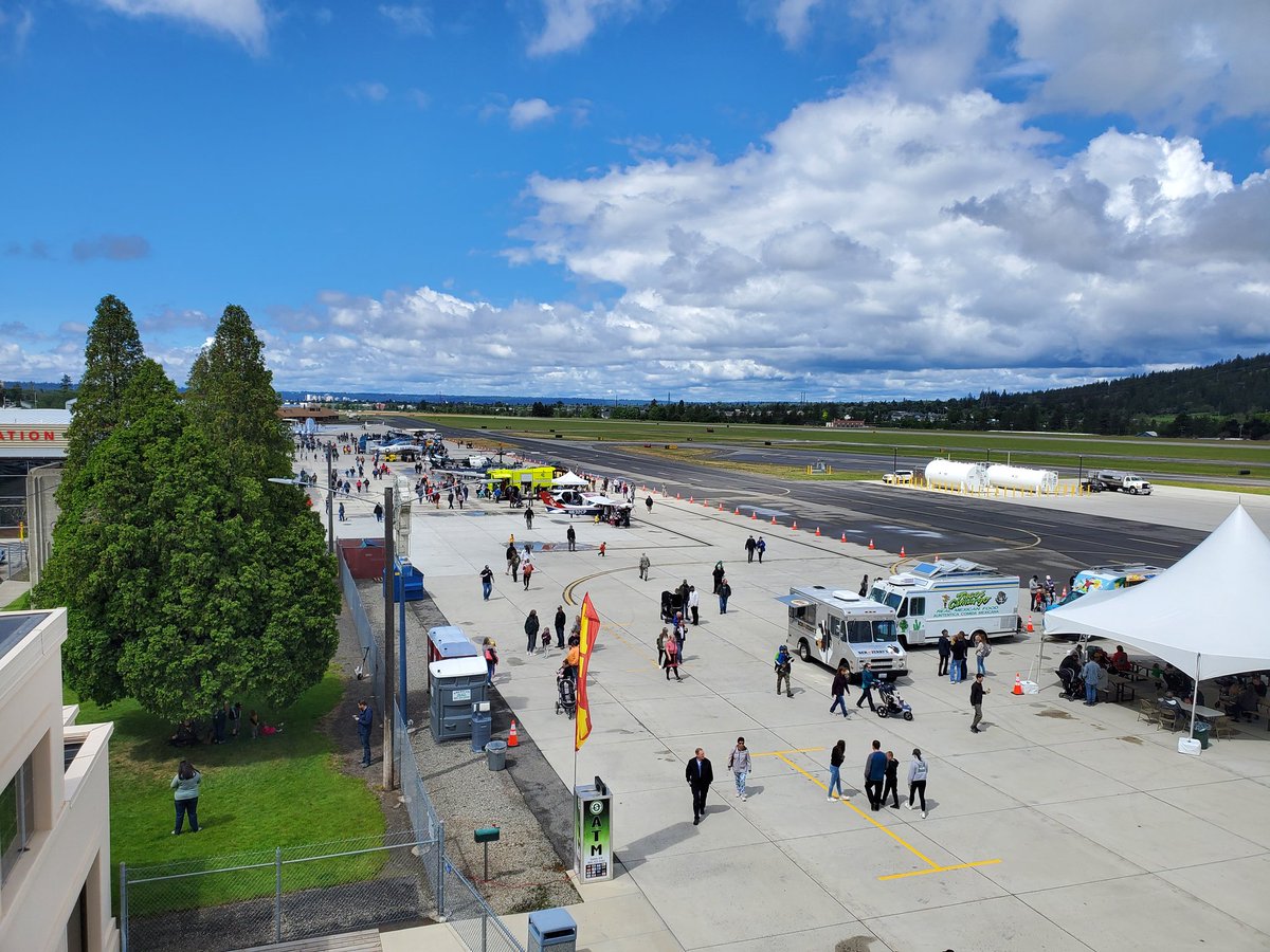iflyspokane's tweet photo. The 2022 Felts Field Neighbor Day is off and running! #feltsfield #Spokane https://t.co/k2qLe46ONj