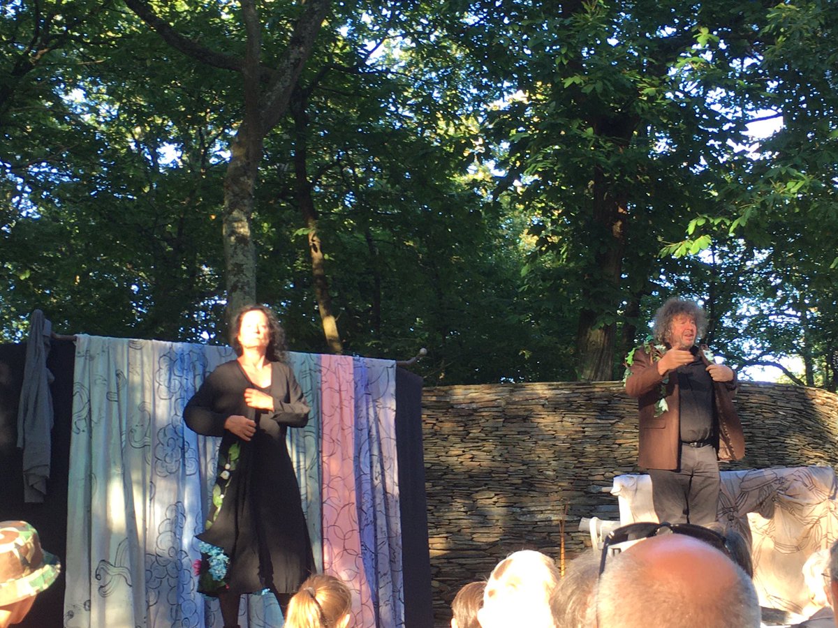 FNE49's tweet photo. 💚🌳 Avec l’association #Addult @ville_trelaze, soirée théâtre « L’arbre qui plantait des hommes » sous l’ombre des chênes et châtaigniers du Musée de l’ardoise. https://t.co/9KXeOIRYk8