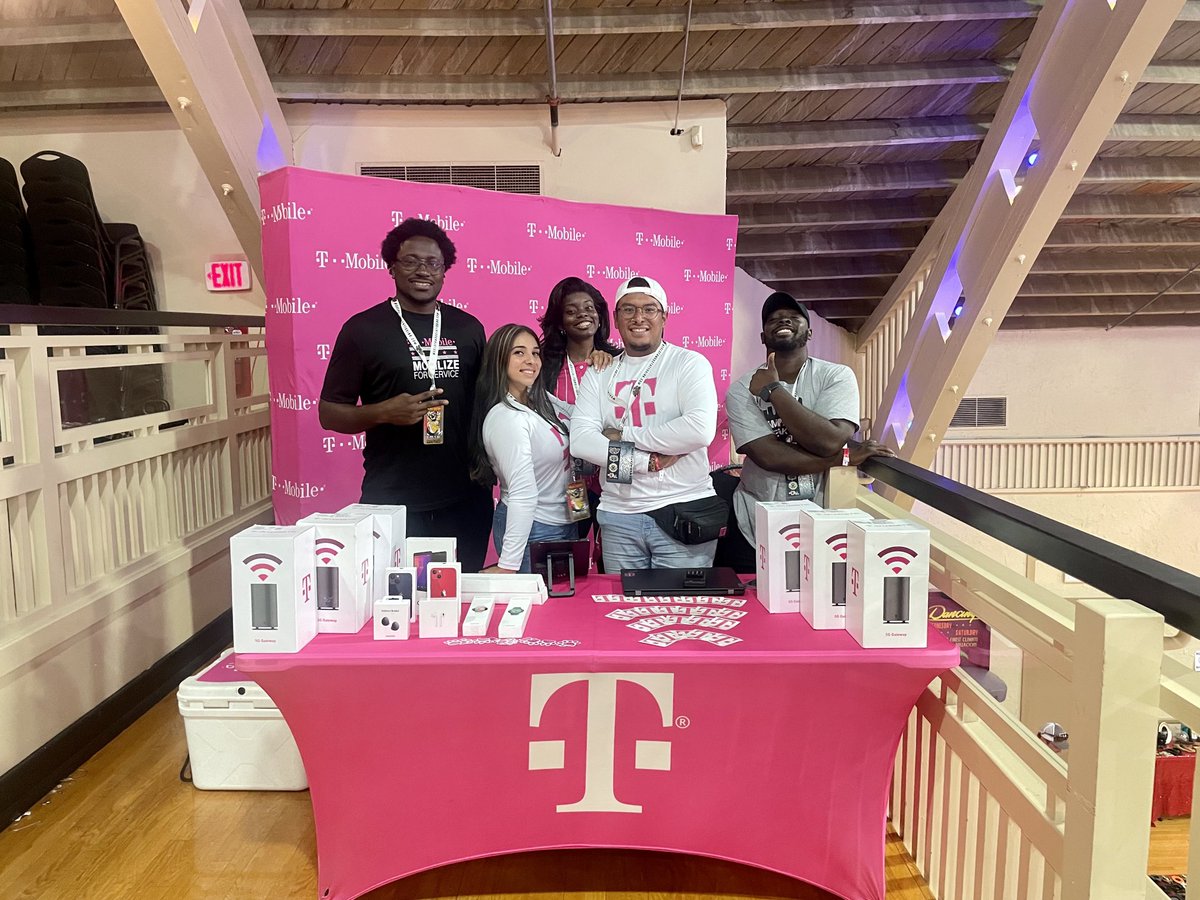 EQMart_'s tweet photo. Come see your favorite #TmobileTruck team at the Coliseum in St Pete! #InkMania #TattooExpo https://t.co/HA9O22ydZC