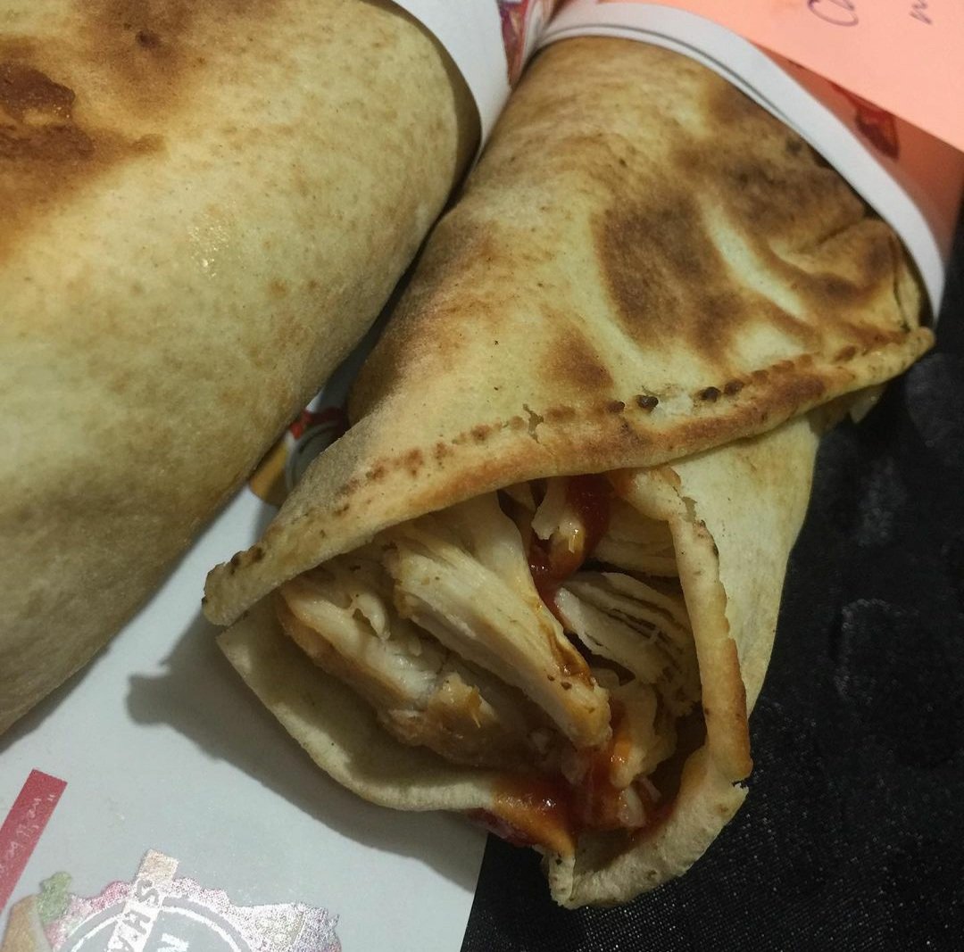 Teemvh_k's tweet photo. Hello!! I make the yummiest Shawarma in kaduna,kindly patronize my small business. Thank you❤
#SellYourMarket @CaptJamyl https://t.co/Z3JiWsB3EI
