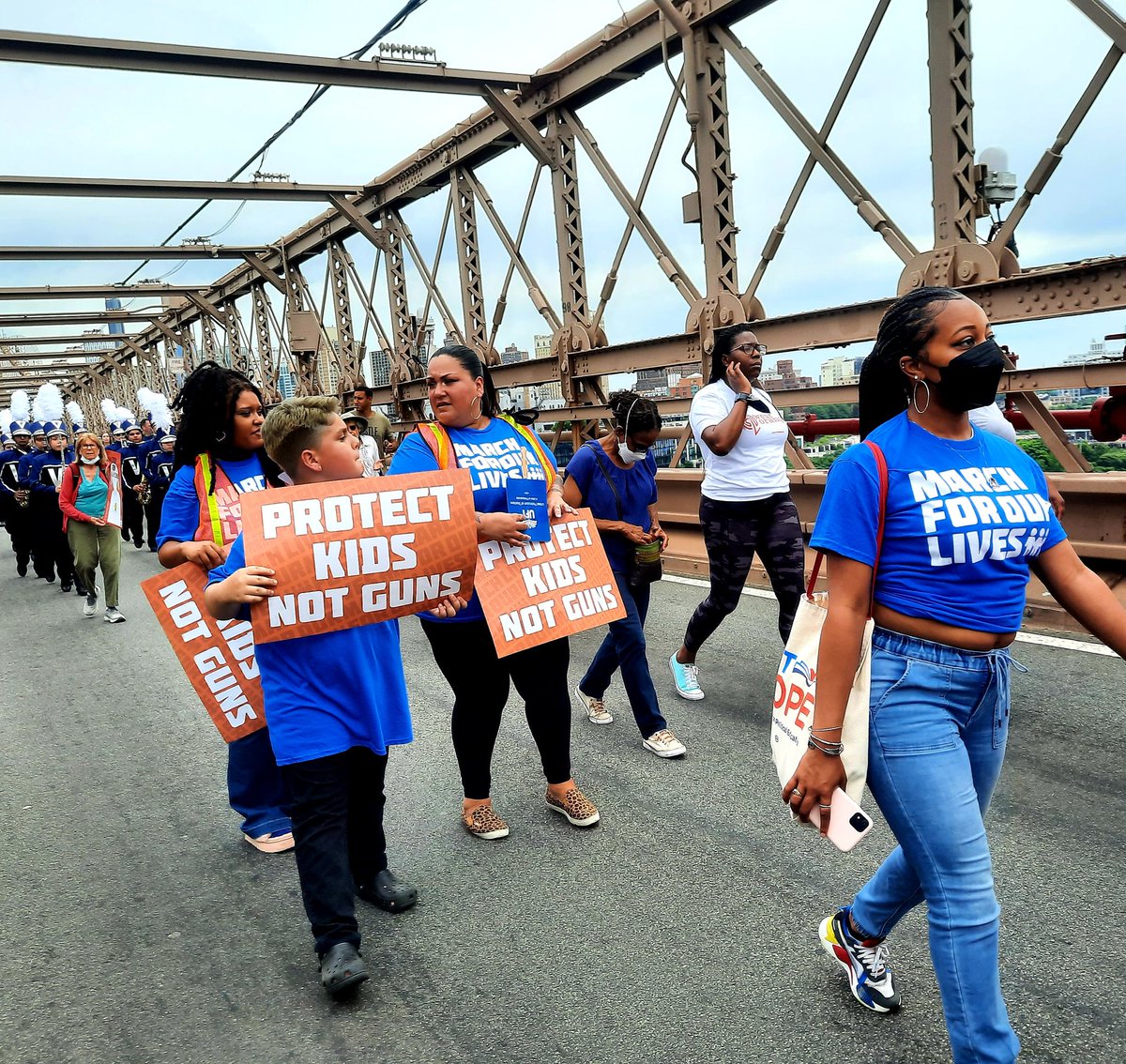 Lots of young people marching across the Brooklyn Bridge today, demanding that our politicians show they value the lives of our youth and pass gun safety measures.
#MarchForOurLives #MarchForOurLivesJune11 #EndGunViolence #ProtectOurKids