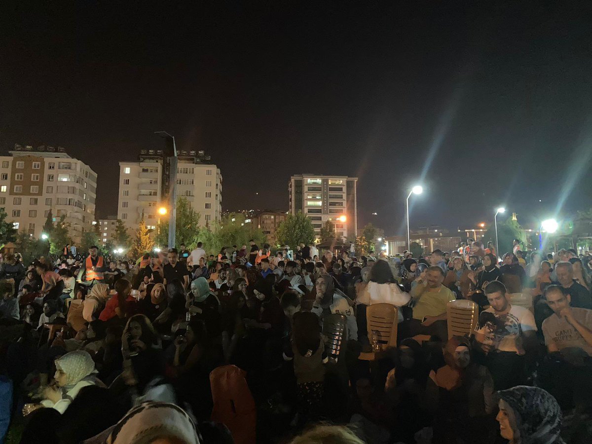 cilginvideo's tweet photo. An itibariyle Aliya İzzetbegoviç parkı https://t.co/8hFhRCKiFO