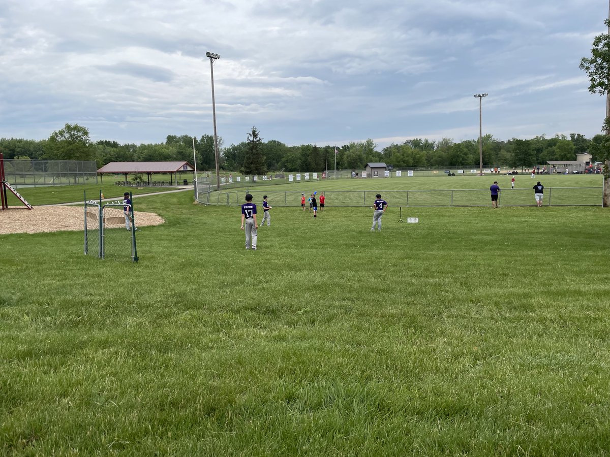 PinterSheila's tweet photo. Impromptu wiffle ball game at #fightwithflash @ImGladYouStayed #OS14 #DAS Making lasting connections in childhood. #youthsports @ICWestAthletics @jennimitch13 https://t.co/VF0dkhFqSQ