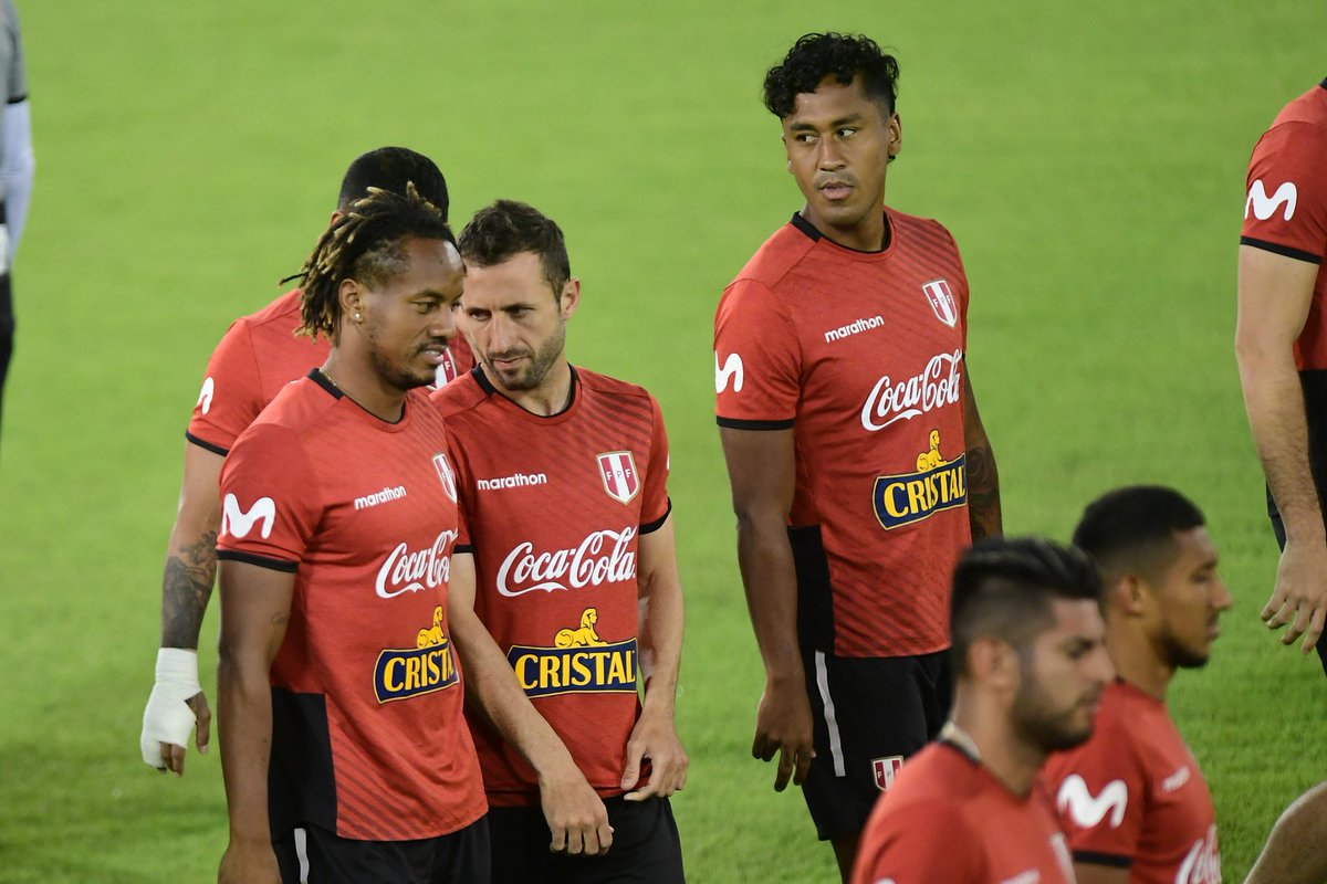 InkaSports's tweet photo. La Bicolor entrenó este sábado por la tarde por primera vez en Doha. El estadio del Al Sadd fue escenario de las prácticas. Yoshimar Yotún entrenó por tercer día consecutivo en forma diferenciada. Mañana se repite entrenamiento a las 7 pm. Al mediodía confe de Gareca y Gallese. https://t.co/Op7F0sIVUP