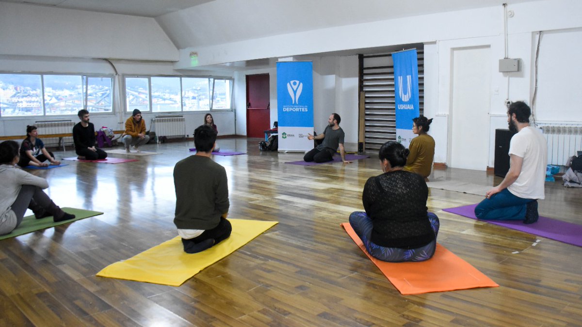 imdushuaia's tweet photo. 📍Te compartimos las imágenes 📸 de la primera jornada, llevada a cabo en el Salón "A" del Polideportivo "Augusto Lasserre. La actividad continuará el día domingo.
#GestiónWalterVuoto #Charla #IMD2022 #LNML #HayFuturo https://t.co/Dq72tZUmF6