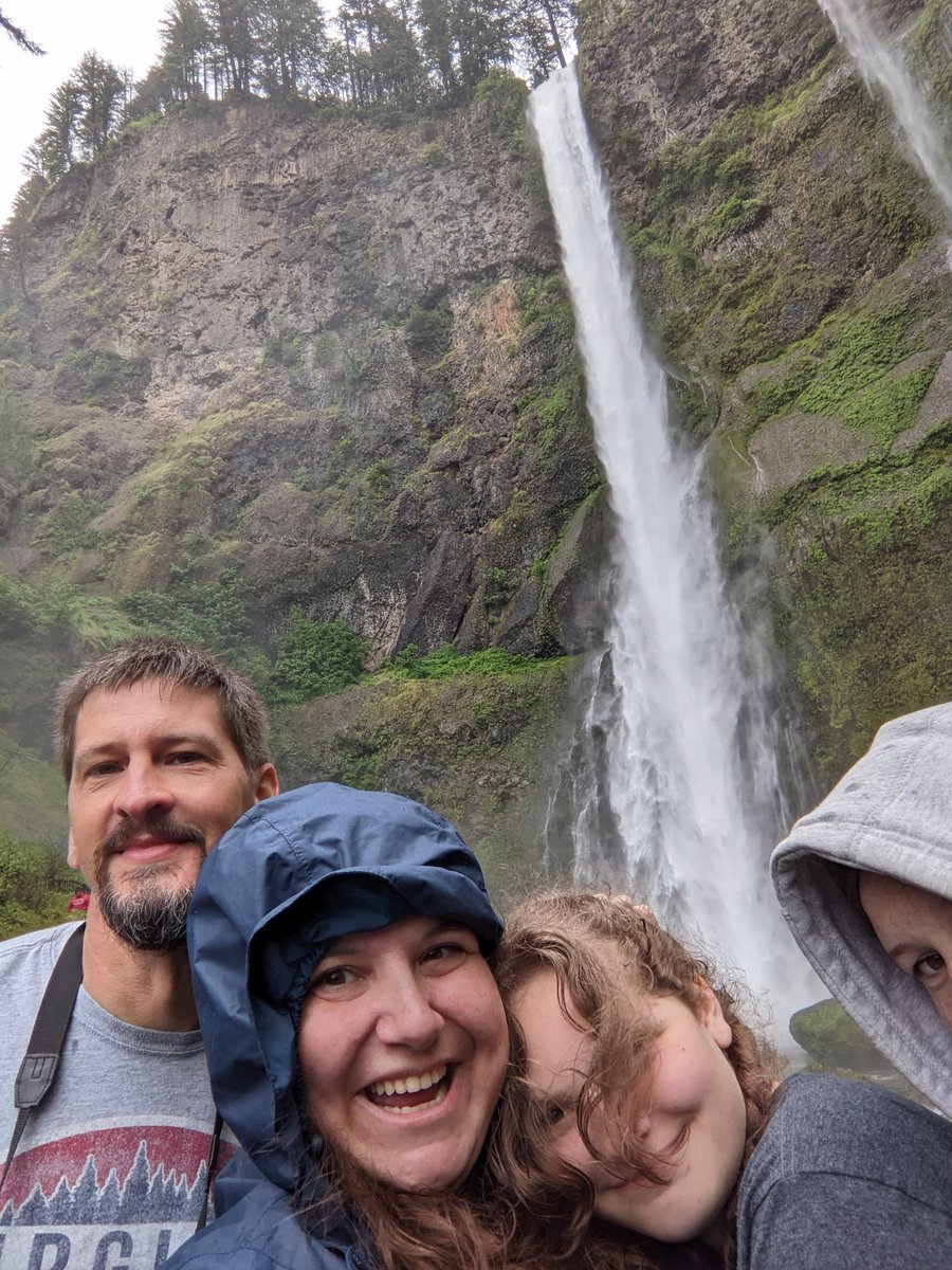 TheDohls's tweet photo. #DohlTripping at Multnomah Falls
Columbia River Gorge, Oregon https://t.co/X0PsWn1gTf