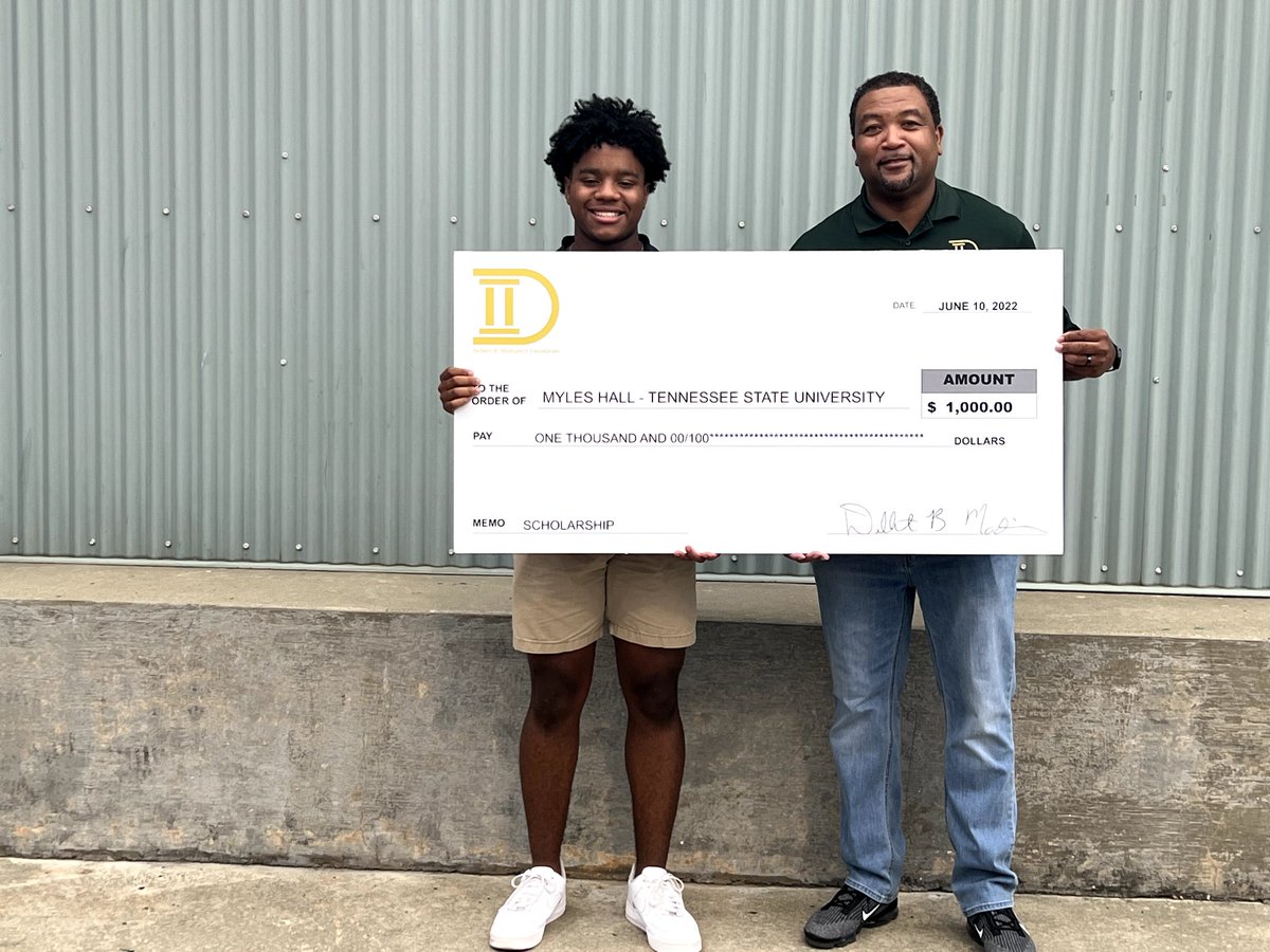debbmadison's tweet image. (Part 2)
Congratulations to the Inaugural recipients of the Delbert B. Madison II Scholarship. Each student received $1,000.00 to be used toward their college education👏🏾👏🏾
@DBM2Foundation