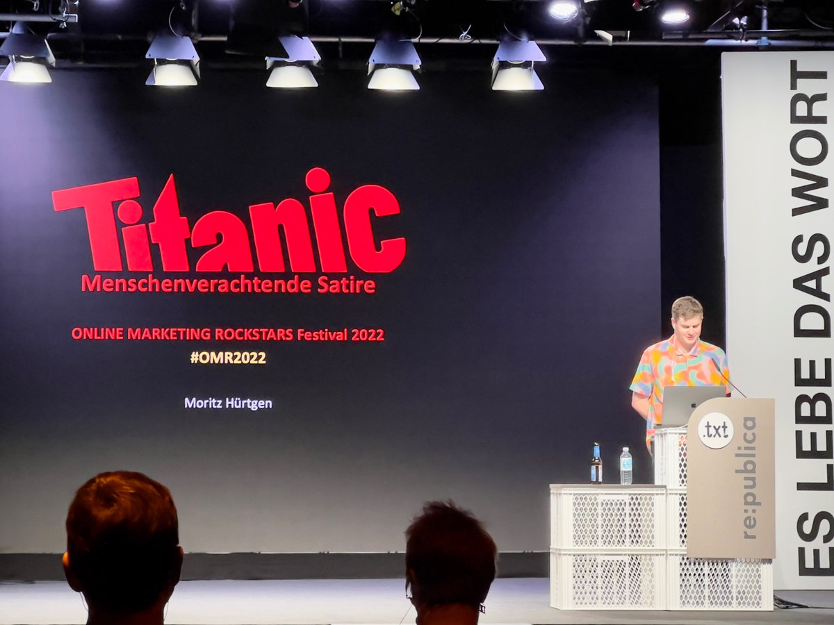 Menschenverachtende Satire mit Moritz Hürtgen (@hrtgn) auf der #txt22.
#rp22