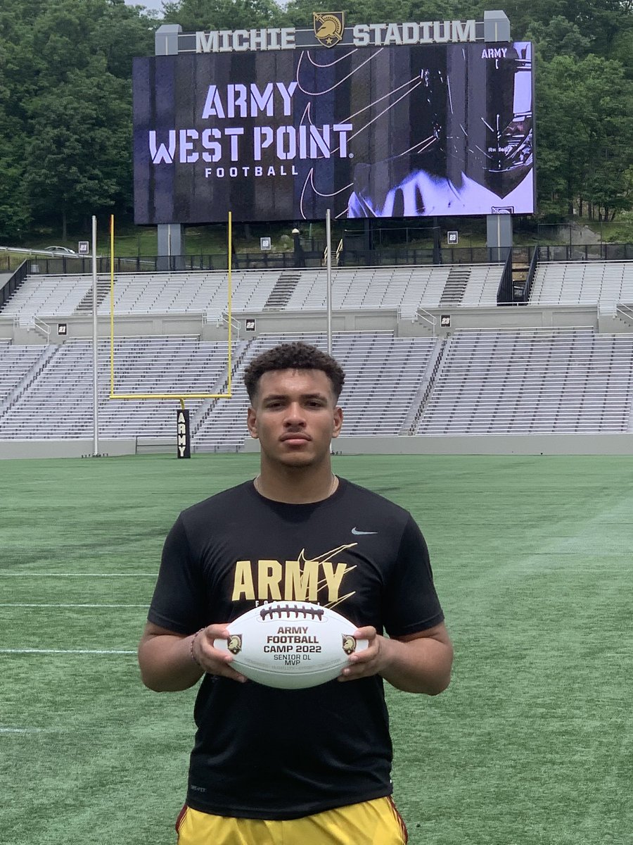 Had an amazing camp and experience during the Camp at West Point. I was blessed to receive MVP for the Dline! @ArmyWP_Football @CoachJohnLoose @COACH_ONEIL @King_GD_6 @CoachJFigueroa