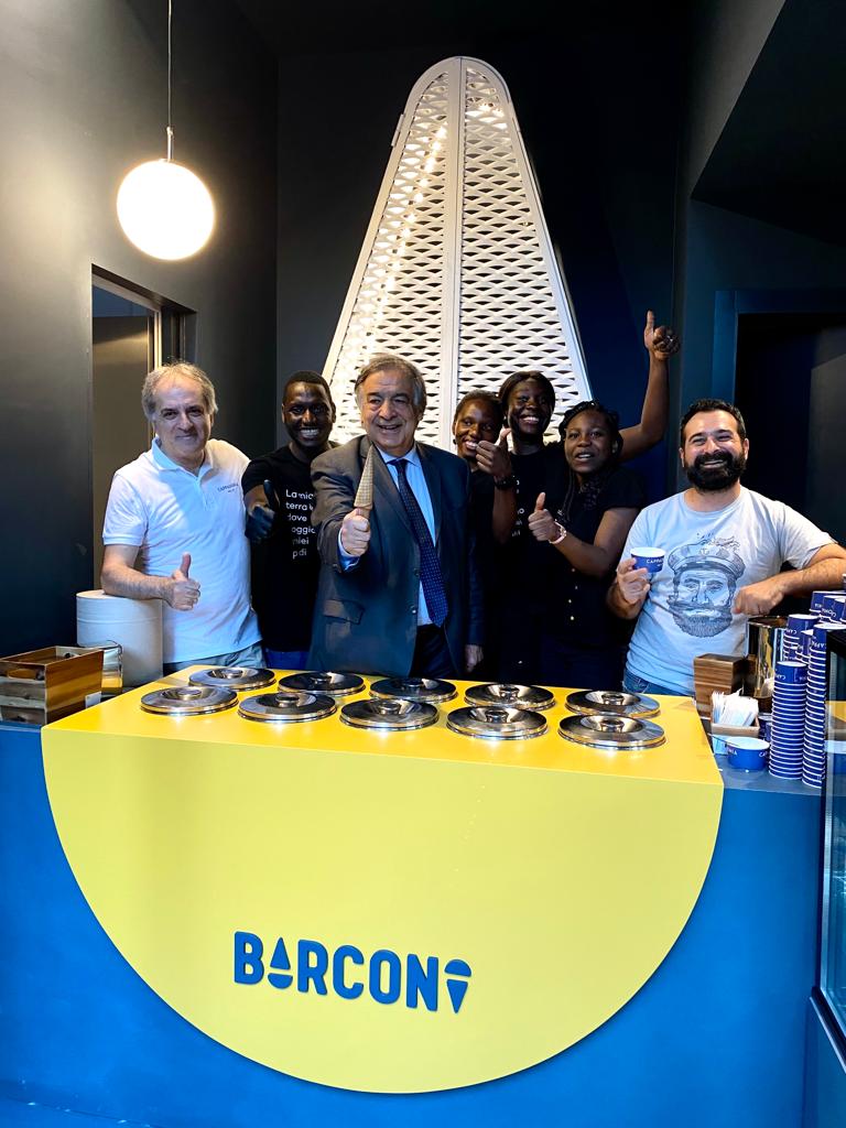 LeolucaOrlando1's tweet photo. A #Palermo l'integrazione è un valore irrinunciabile. Oggi apre il bar-gelateria Barconi, nel cuore di Ballarò, interamente gestito da migranti. Questa è Palermo. In questo percorso di cambiamento culturale si guarda solo avanti. Non si può tornare indietro. https://t.co/WMXUZxdsve