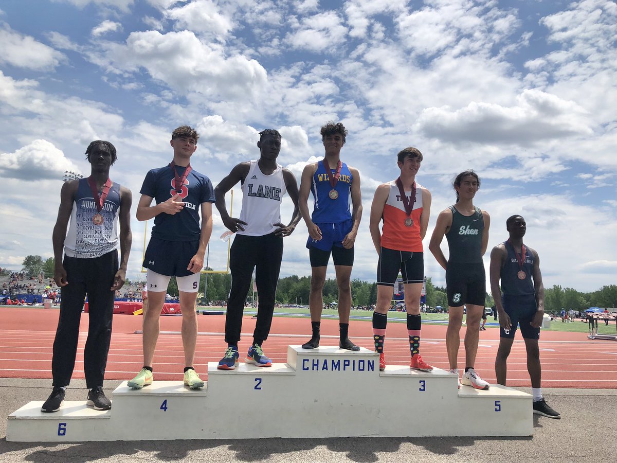 Elijah Mallard finishes up his state meet but capturing the NY Federation Championship in the 400m IH in ANOTHER school record of 52.72!
#NYSPHSAA #NYSFederations