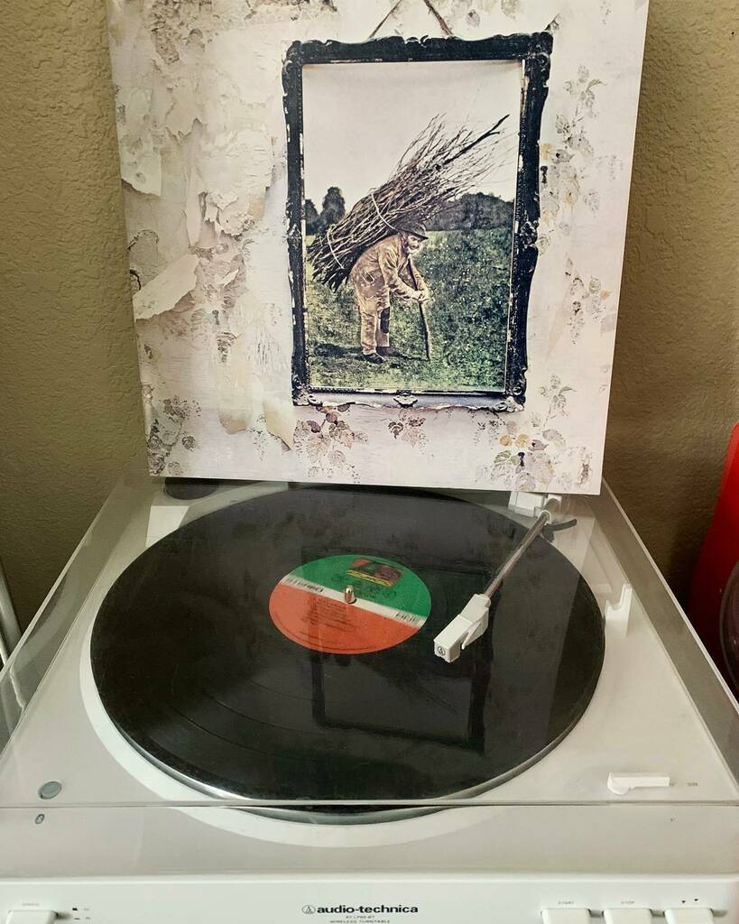 andymanshel's tweet photo. Now spinning: Led Zeppelin - IV

#ledzeppelin #vinyl #record #hifi #classicrock #rock #audiotechnica #recordplayer #vinylcollection #vinyladdict #vinylcollector #recordcollection #recordcollector https://t.co/KAuiPYx30l https://t.co/gbOirc0yrH