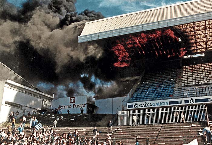 NumerosGrana's tweet photo. 31 años y 2 días después, vuelve a arder Riazor. https://t.co/vYU6B9mJV0