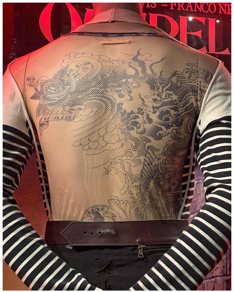 Petirrojo57's tweet photo. Which came first… the chicken, the stripes, or the chicken wearing stripes? I saw I’d posted 2 of these images &amp; only realized the odd pair-up after the fact

#fashion by #jeanpaulgualtier fr/the #cineymoda exhibit at @caixaforum, signage #rooster fr/a #Madrid restaurant https://t.co/FKH6vk8GtJ