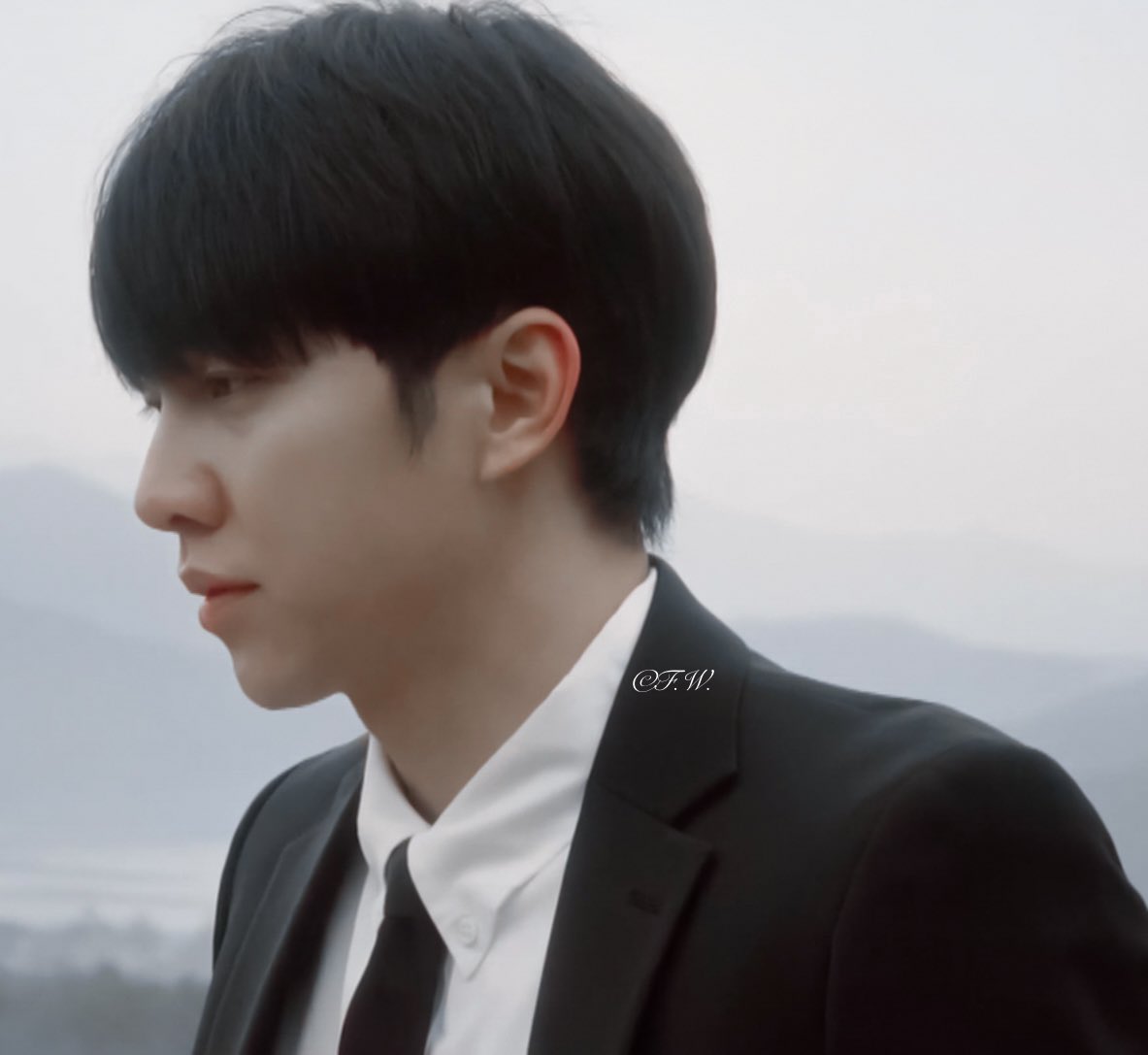 Jeong Bareum in grey 🖤🤍