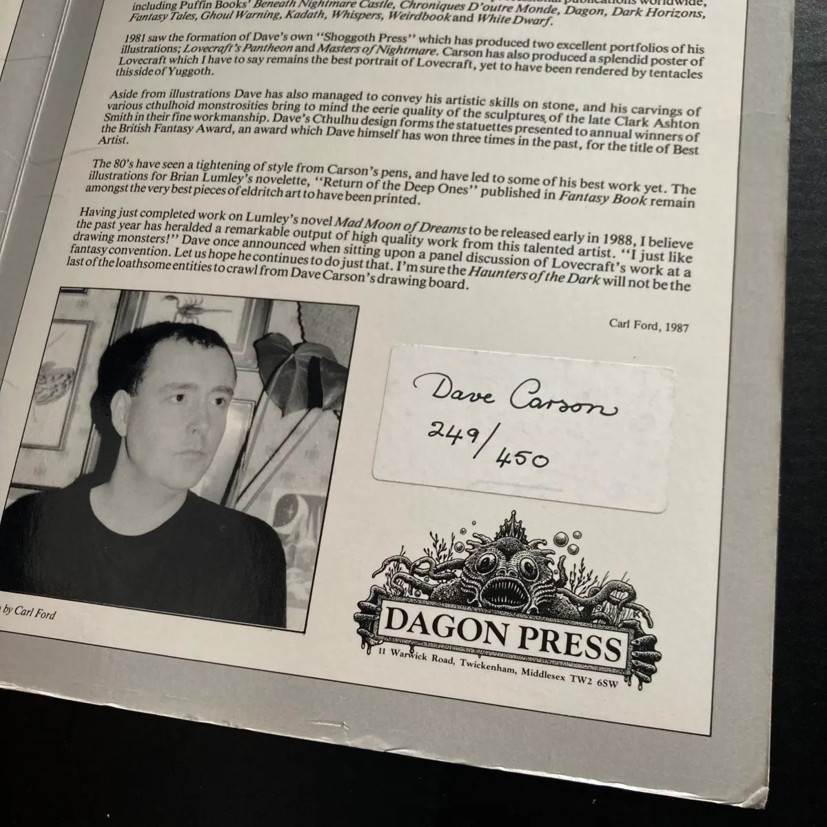 Alldatalostbook's tweet photo. Dave Carson’s Haunters of The Dark portfolio, limited to 450 signed and numbered copies containing six prints, a stunning set

https://t.co/q3cFE4lXd6

#alldatalostbooks #paperbackhorror #horror #horrorbooks #vintagehorror #hplovecraft #jimpitts #davecarson https://t.co/QDnKo1YZM2