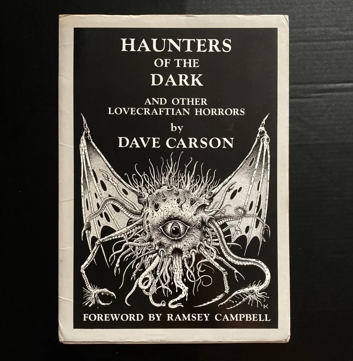 Alldatalostbook's tweet photo. Dave Carson’s Haunters of The Dark portfolio, limited to 450 signed and numbered copies containing six prints, a stunning set

https://t.co/q3cFE4lXd6

#alldatalostbooks #paperbackhorror #horror #horrorbooks #vintagehorror #hplovecraft #jimpitts #davecarson https://t.co/QDnKo1YZM2