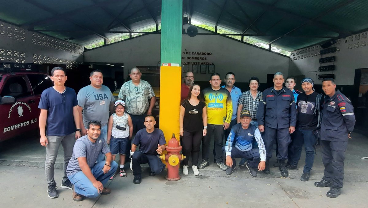 ucdesco's tweet image. Sira92, RadioClub Valencia y Link Nacional brindan apoyo a los @bomberuc para recuperar la operatividad y conectividad de los radios y antenas. Estuvieron presentes el Ing. Bill Torres de @dimetel la Prof. Melissa Matos de @ucdesco, el Tnte. Ricardo Pinto y el Cte. José Guillen