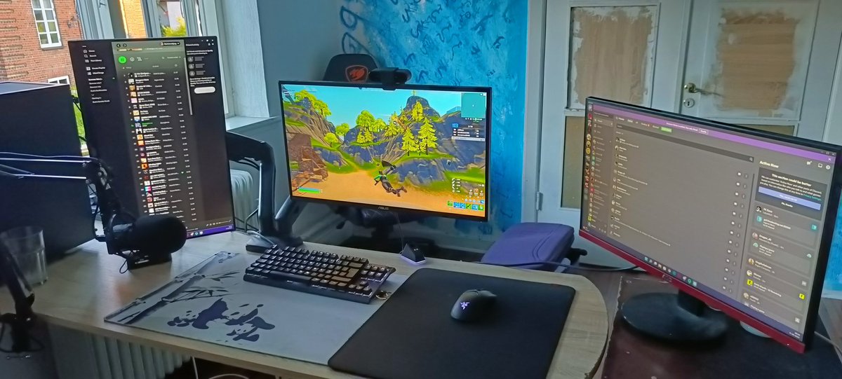 MonnerFN's tweet image. Hva synes folk om setupet? (Får skærmarm til min 3rd monitor)