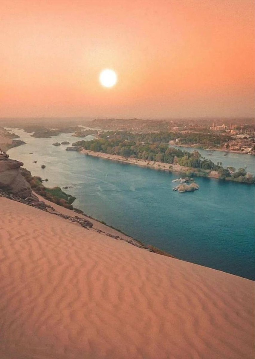 приветствую. с 15 по 30 августа будет проходить величайшее мероприятие, посвящëнное разливу Нила. 
приглашаю вас, празднование будет проходить в старинном городе Александрия. 

приглашение - ретвит.