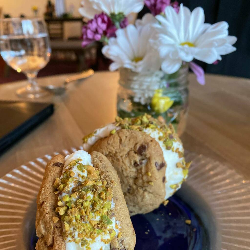 It was a perfectly rosy summer night, so (naturally) we had to bike into Downtown CS to try out Susanna’s excellent ice cream sandwiches (and dinner, which was so good I forgot to take a photo). Her dinner takeout containers fit those PikeRide baskets pe… instagr.am/p/CerKKI1ldzi/