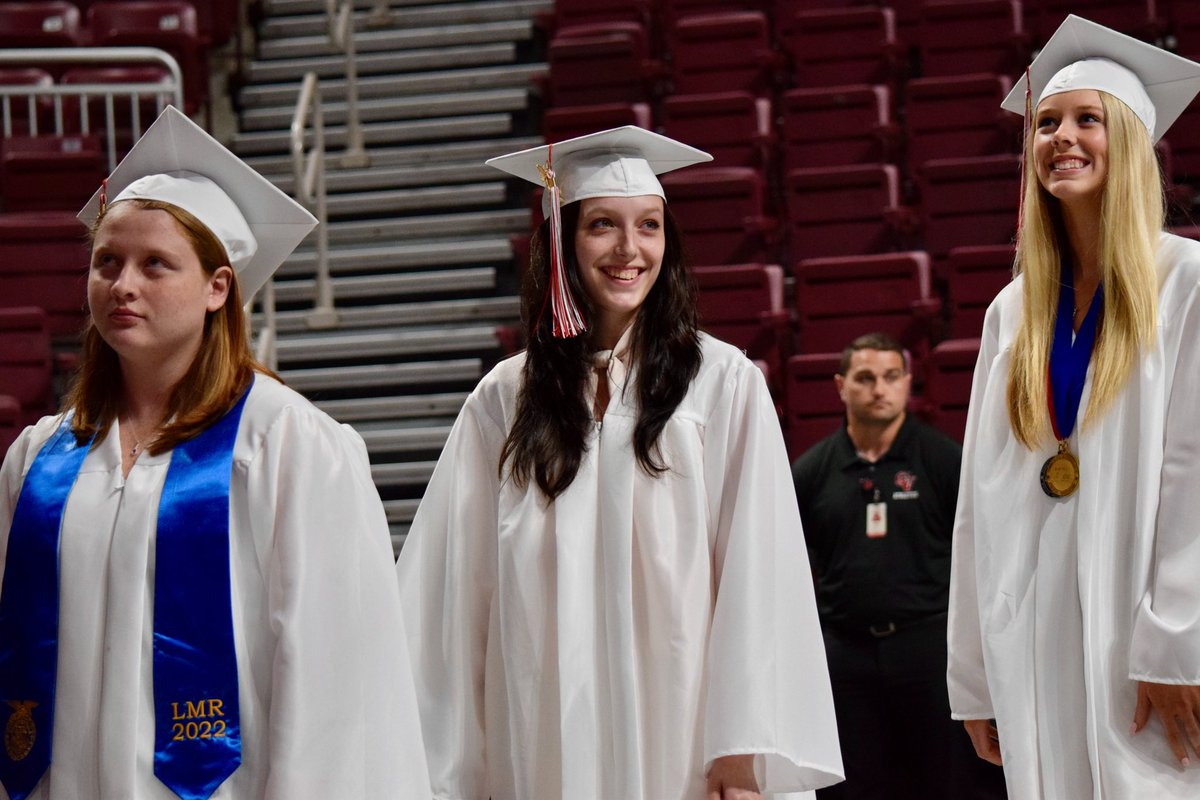 CVSDnews's tweet photo. 🎉 Please help us congratulate our newest @FlyCVEagles alum! We’re #CVproud of you, Class of 2022! Full photo album: https://t.co/0Yax4aCAu9 https://t.co/OE0PfdZwos