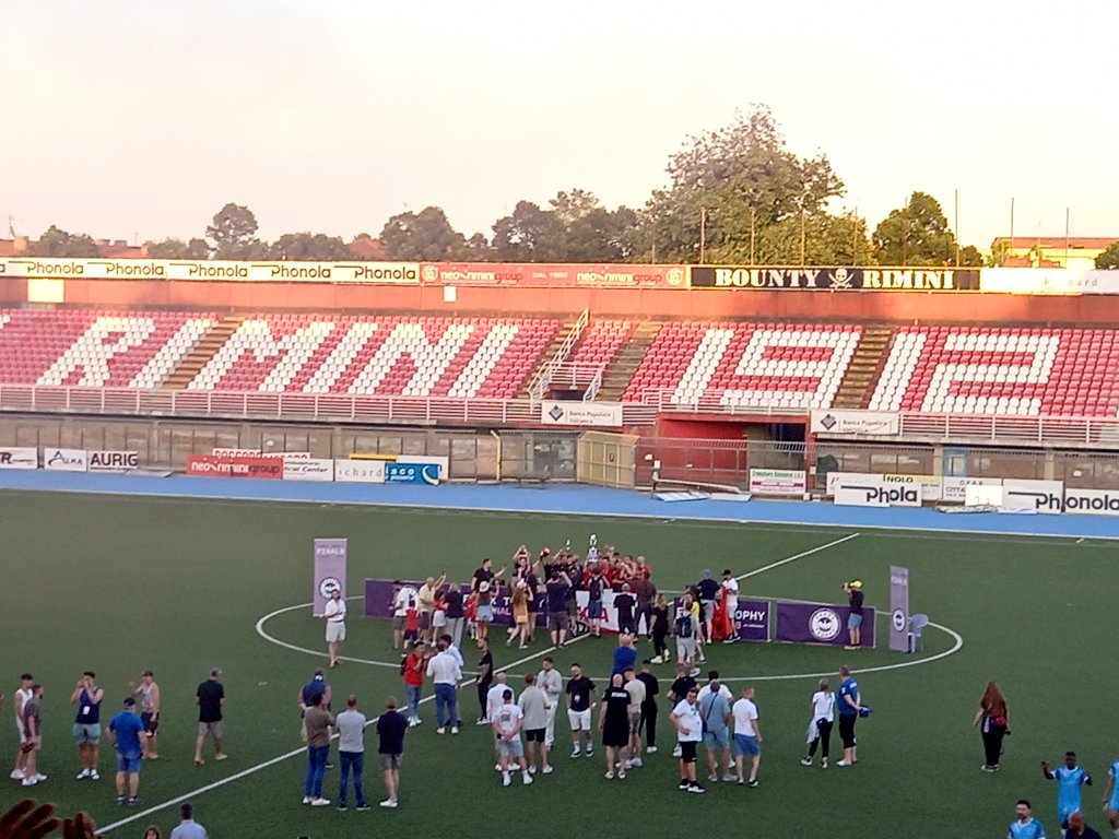 christopher7590's tweet photo. ...and @FCUnitedMcr beat @PragueRaptors 2-0 to win the inaugural @FenixTrophy. Congratulations 👏
The other matches ended; @LodigianiCalcio 1-1 @BreraFC*
@CDCMestallistes 2-3 @AFCDWS
@hfc_falke 2-2 @AksZly*

*won on penalties
#Groundhopping #Italy #Rimini #LetTheFenixFly 🇮🇹🏆🍾 https://t.co/hy76pb0pYD