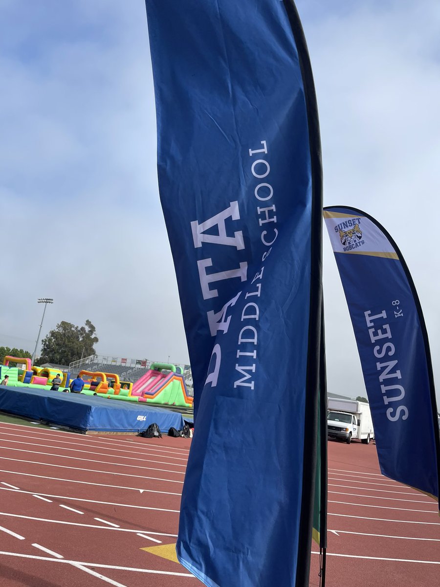 CoronaMrs's tweet photo. All VUSD 8th Grade Extravaganza! What an incredible event! So much FUN for our 8th graders &amp; event chaperones. It was great seeing all the students enjoy themselves, and even seeing some of my past students! DATA was definitely in the house! NAVIGATORS PRIDE 🌎💙 @DeAnza_Academy https://t.co/GtaCmyjgfA