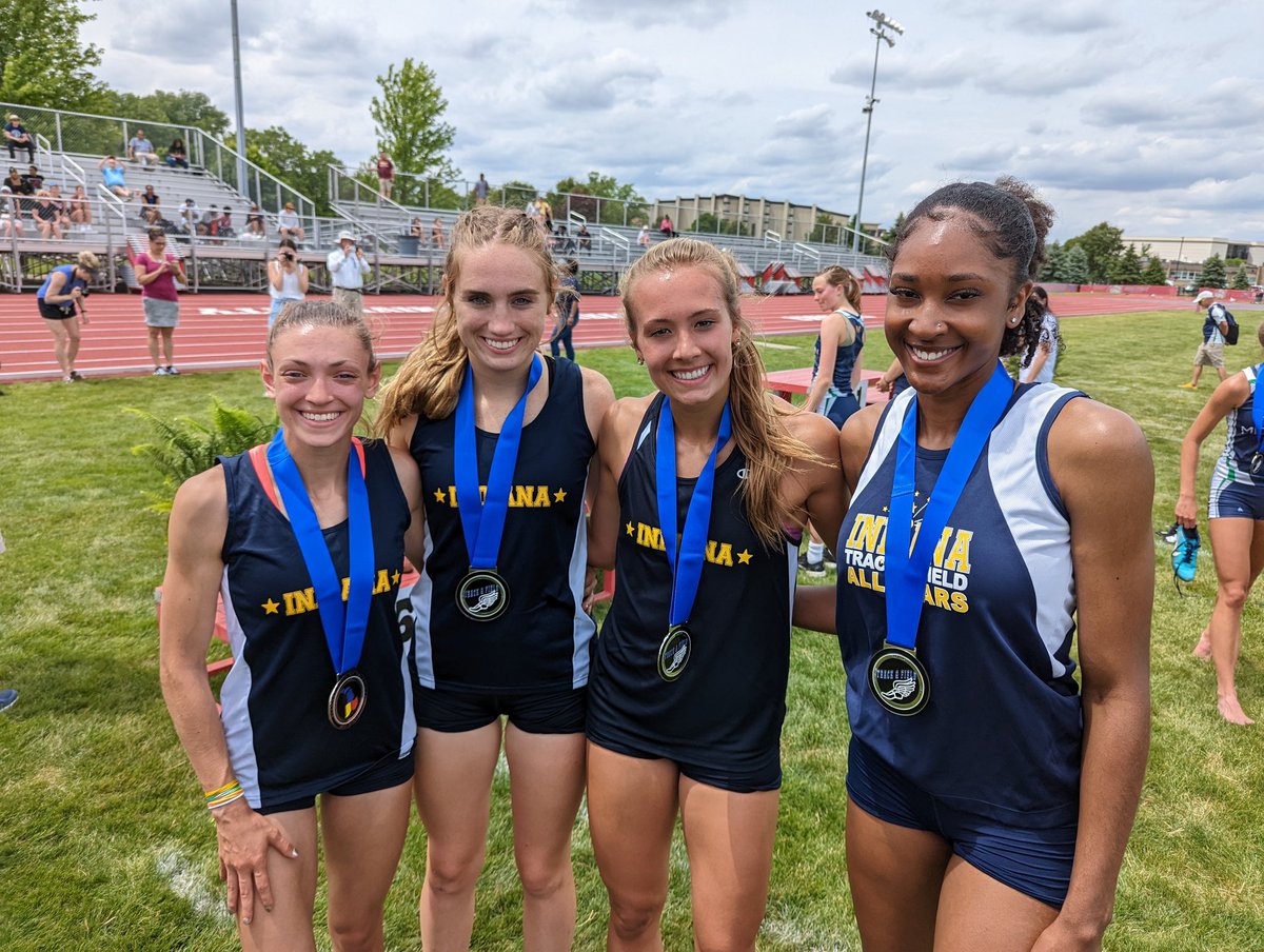 4x400 in 3:46.33 wins the race and clinches the meet win for the Indiana women for the first time since 1991 Wow!!!
Camryn, Bella, Reese, and Ramiah