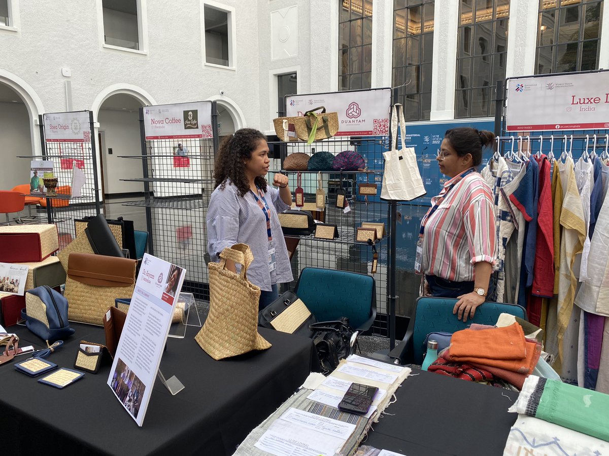 edisonyzy's tweet image. And that's a wrap (for today)! 

If you're a delegate at #MC12, don't forget to stop by the booths of our four women entrepreneurs to check out:

Shea butter products  🇳🇬 
Arabica coffee  🇷🇼 
Wicker accessories  🇮🇩 
Handwoven textiles  🇮🇳 

See you tomorrow for Day 1 👋🏻