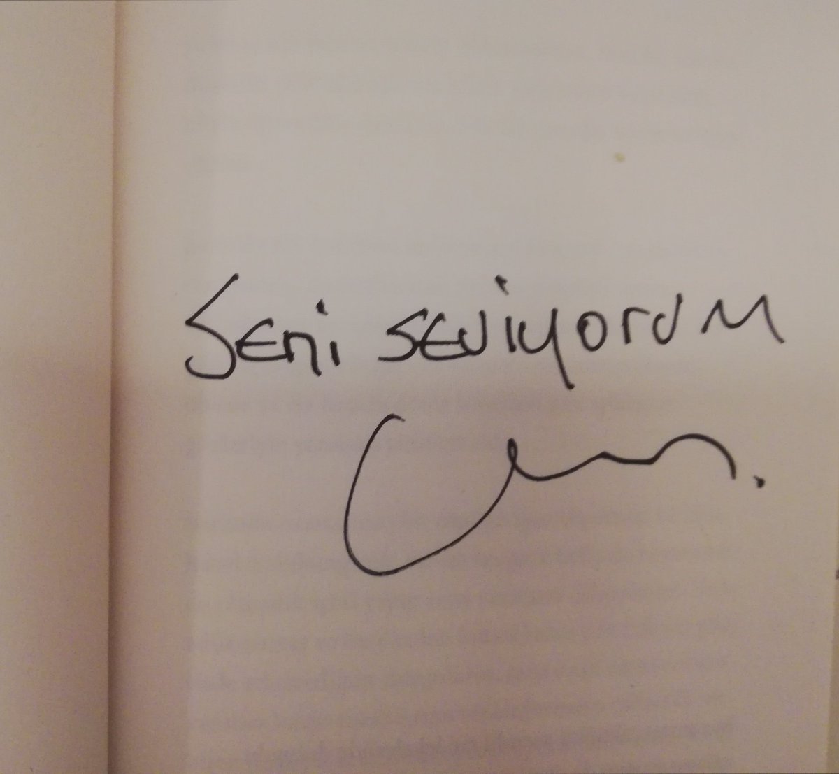 Trabzon'un en kıymetlisi, içimizi titreten ses, harika kadın @umay_umay İstanbul'a imza gününe gelir de biz gitmez miyiz? Kısa bir sohbet bile o kadar iyi geldi ki. İyi ki var, hep var olsun dediklerimizden 😊❤️💐💐 #KartalKitapFuarı