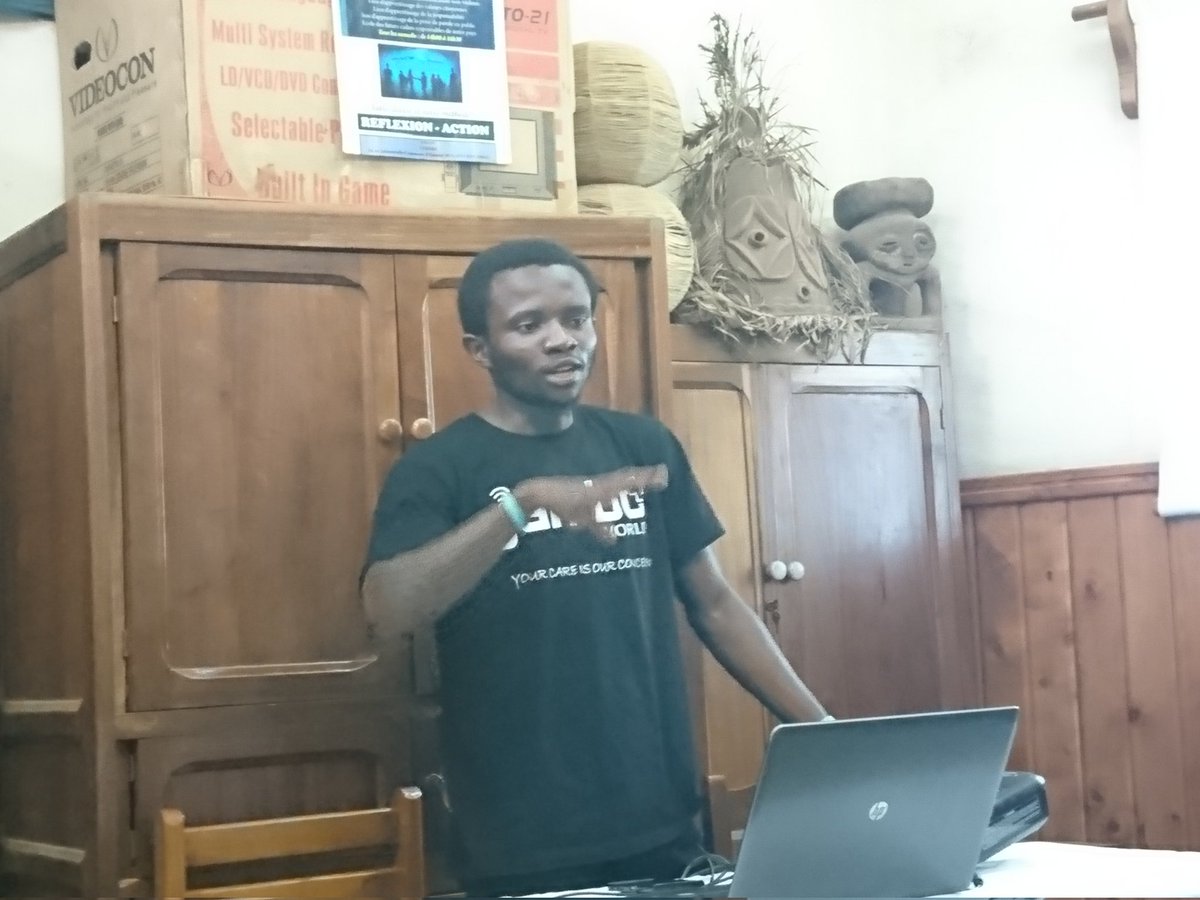 Nick_KingYNK's tweet photo. C'était au #CERDAF dans l'Espace pour Étudiants
J'étais là pour la Matinée Scientifique, un programme de @JamboWorld
Grâce aux facilitations de @gdscucbukavu groupe d'étudiants dans @GdgBukavu
Participation de géant de Tutos🇨🇩 @AmaniBisimwa4 de @drcmin2
C'était Bien.
MERCI. https://t.co/BUR6edG7Mk
