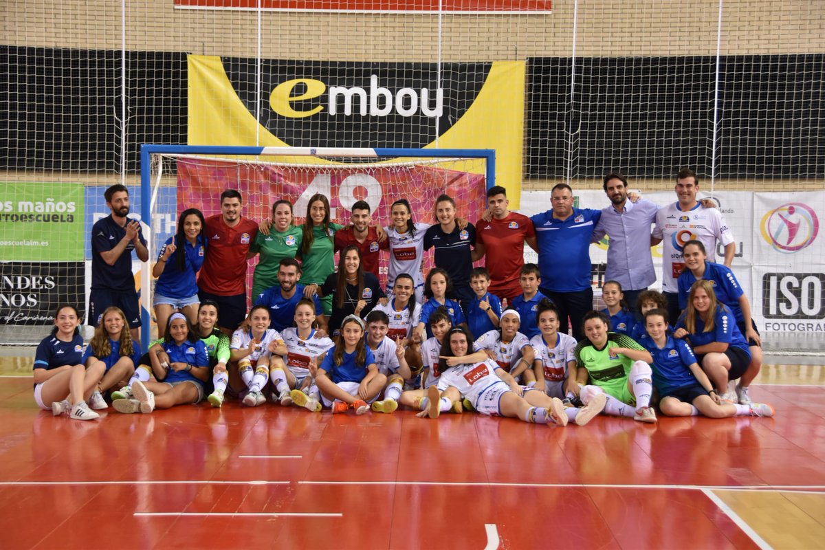 SalaZaragoza's tweet photo. FINAL | Sala Zaragoza 1 - @PenyaEsplugues 1

Seguiremos un año más en primera división!!!!!

#ZaragozaSiempreHeróica 
#Súmatealailusión
#SalaZaragoza ⚽💙🤍 https://t.co/pqK1fBISBj