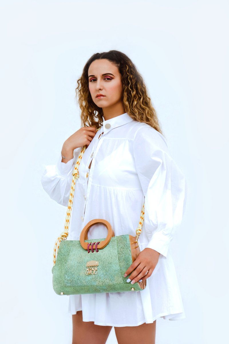 Haeresis_pt's tweet photo. Atena is a bag that embodies the brand's craftsmanship in conjunction with high fashion, passion for lightweight and youthful society. 

Discover the collection at the link: 
https://t.co/2e9jNtdu9v https://t.co/Fb8Wsf6QXN