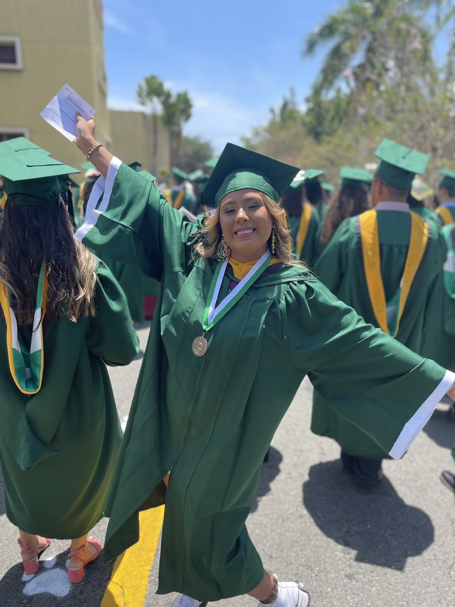 Genephys's tweet image. It’s official!

B.Sc. in Physics
Cum Laude

#UPRM