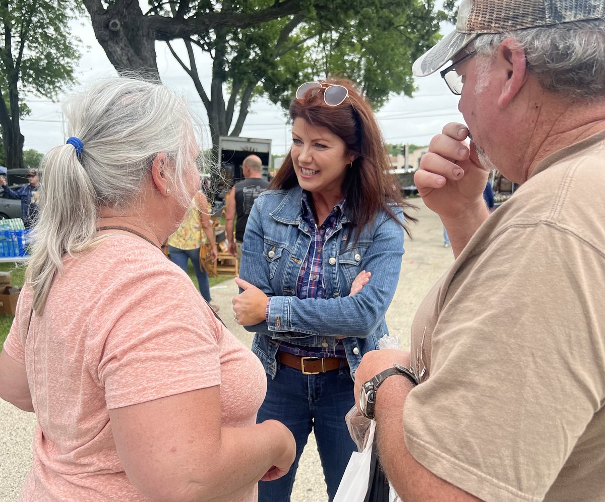 Rebecca Kleefisch tweet media